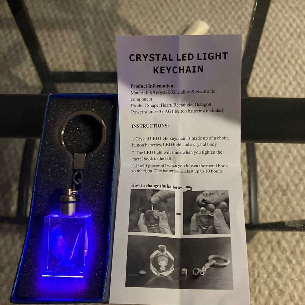 Rectangle shape Eagle Crystal LED Light Keychain - Picture 3 of 3